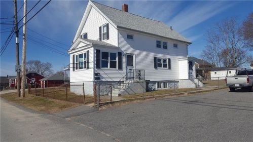 244 Hilton St, Tiverton RI  02878-1118 exterior
