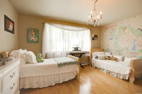 81 Drew Dr, Eastport NY  11941-1334 exterior