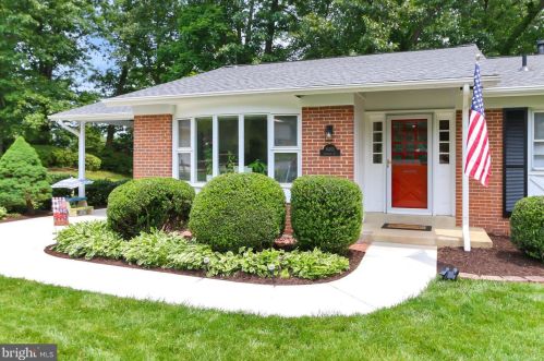 6401 Limerick Ct, Springfield VA  22152-1944 exterior