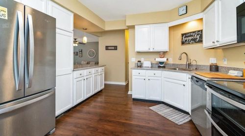 8041 Cross Creek Cir, Breinigsville PA  18031-1327 exterior