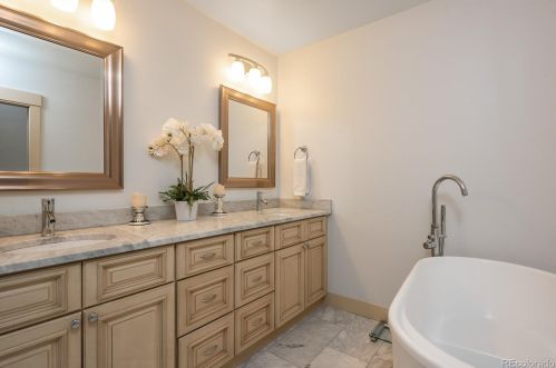 810 Jasmine St, Denver CO 80222-7016 exterior