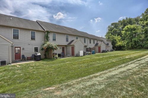 394 Stonehedge Ln, Navy Sup Dpt PA  17055-7012 exterior