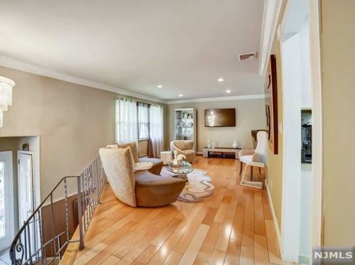 550 Franklin Ave, Franklin Lakes NJ  07417-2512 exterior