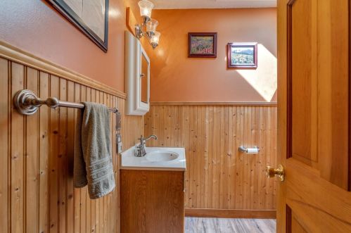 56 Fox Garrison Rd, Lee NH  03861-6338 exterior