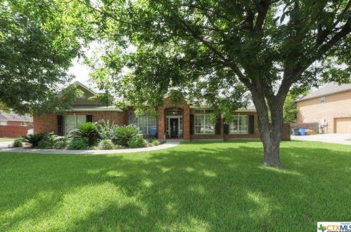180 Plantation Dr, Seguin, TX 78155-9481