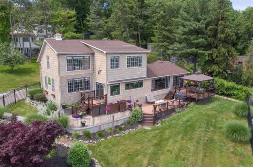 1 Hudsonview Dr, Tomkins Cove, NY 10986-1613
