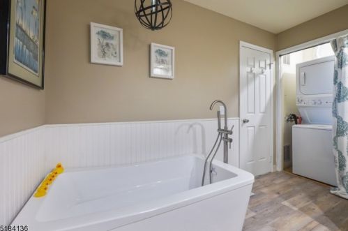 40 Augusta Dr, Annandale NJ  08801-1607 exterior