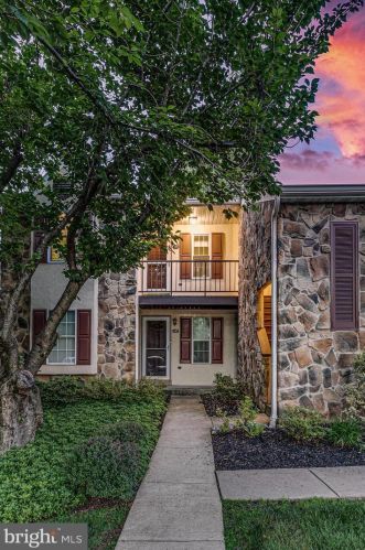 148 Valley Stream Cir, Wayne, PA 19087-5815