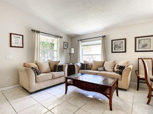 4784 Ridgemoor Cir, Palm Harbor FL  34685-3149 exterior