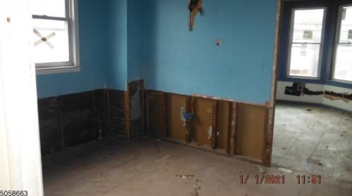 733 Summer Ave, Newark NJ  07104-2616 exterior