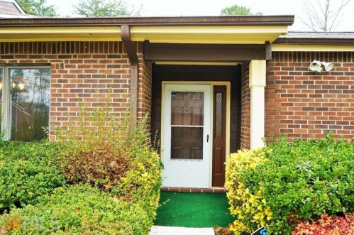 1479 Stoneleigh Cir, Stone Mountain, GA 30088-3437