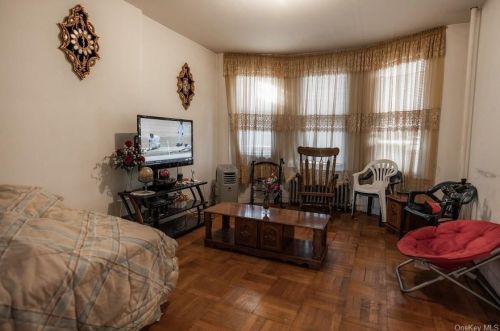 2646 Bainbridge Ave, Bronx, NY 10458-4002