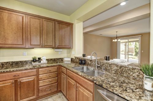 9860 Westminster Way, Elk Grove CA  95757-5124 exterior