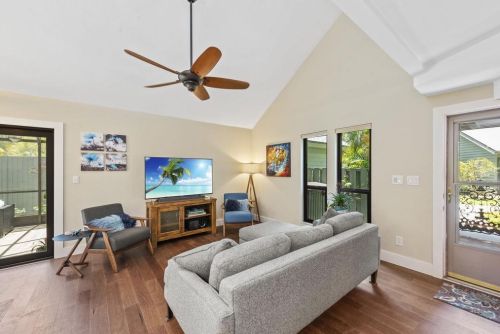 1277 Solana Rd, Naples, FL 34103-3385