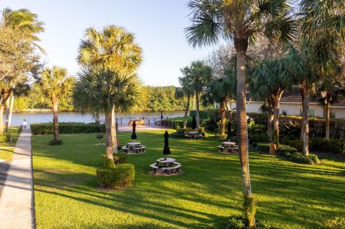 828 Kokomo Key Ln, Delray Beach FL  33483-6027 exterior