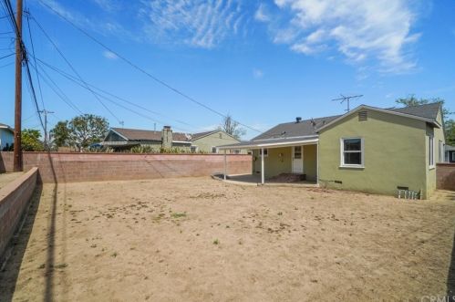 4755 Hayter Ave, Lakewood CA  90712-3508 exterior