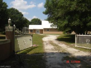 1071 Corner Oaks Rd, Labelle, FL 33935-8498