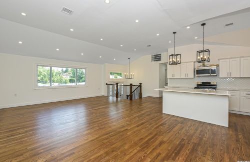 34 Corsa St, Huntington Station NY  11746-6623 exterior