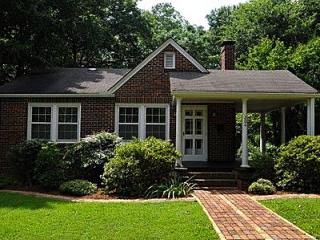 204 Hillsborough Ave, Hillsborough, NC 27278-2416