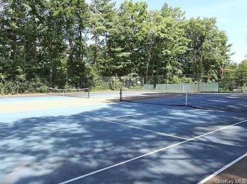 18 Milford Ln, Airmont NY  10901-7905 exterior