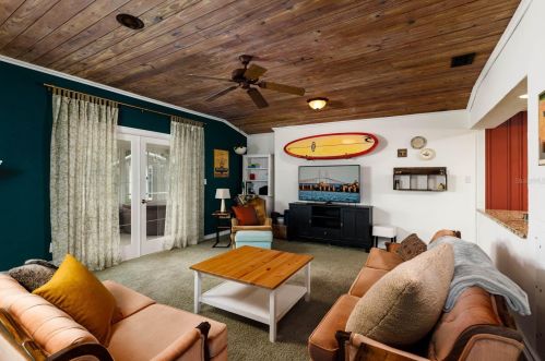 7098 78th St, Pinellas Park FL  33781-3731 exterior