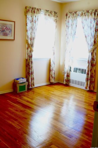 77-80 Langdale St, New Hyde Park NY  11040-1505 exterior