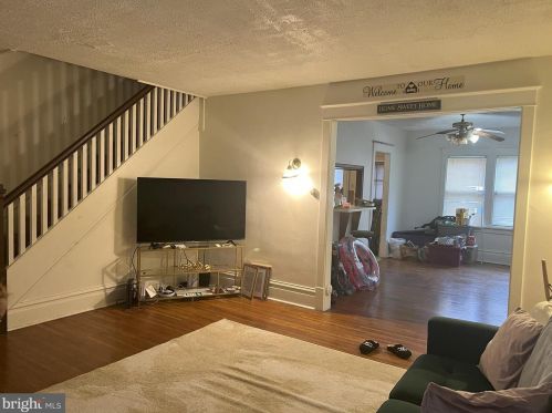 1429 Naudain St, Harrisburg, PA 17104-2253