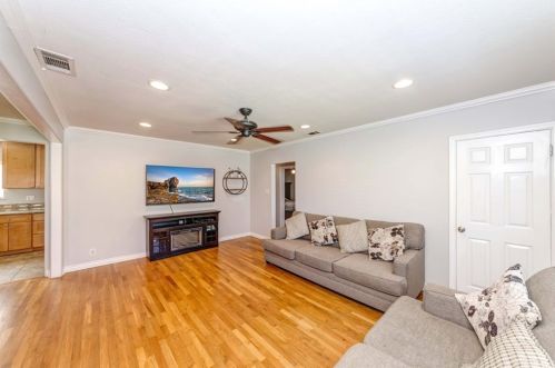 4255 Petaluma Ave, Lakewood CA  90713-3322 exterior