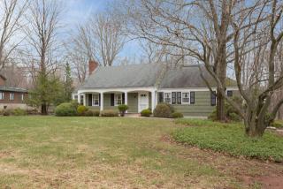 1062 Mayflower Ct, Martinsville, NJ 08836-2324
