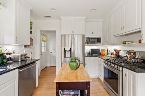 6421 Berkeley Blvd, Milwaukee WI  53217-4227 exterior