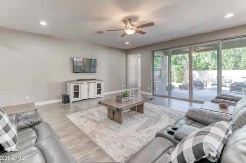 2922 Amber Sun Dr, Phoenix AZ 85085 exterior