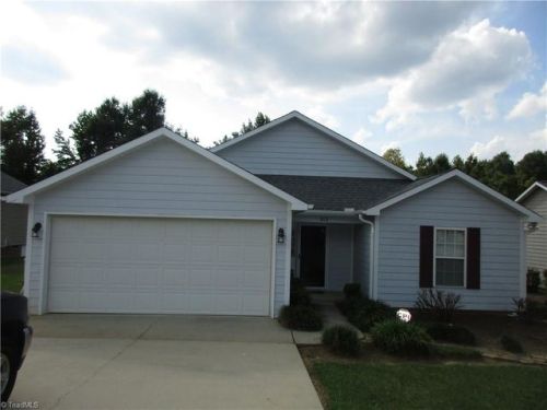 212 Pinevalley Ct, Kimesville, NC 27298-3601