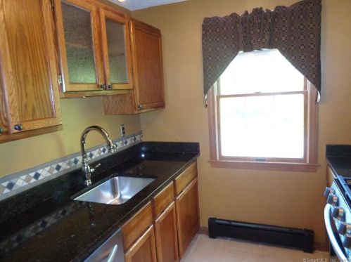 54 Spring St, Manchester CT  06040-6638 exterior