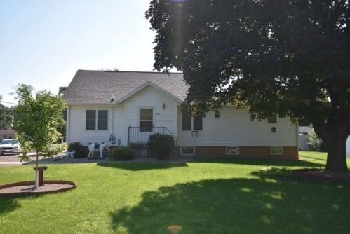 2002 Broadway St, Osgood, IA 50536-2259