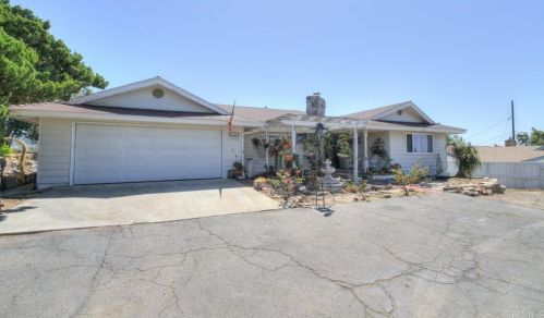 1069 Anza Ave, Vista, CA 92084-4522