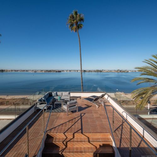 3535 Riviera Dr, San Diego CA 92109-6641 exterior