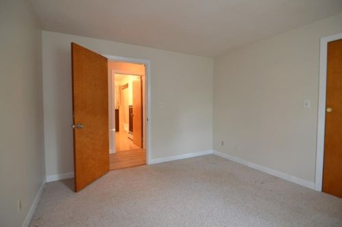 46 Peach Hl Ave, North Providence RI  02911-1924 exterior