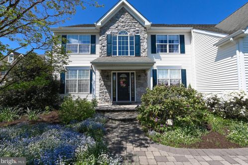 802 Chatham Ln, Collegeville, PA 19473-2822