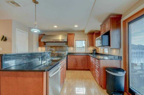 9951 Russell St, Jamaica NY  11414-3949 exterior