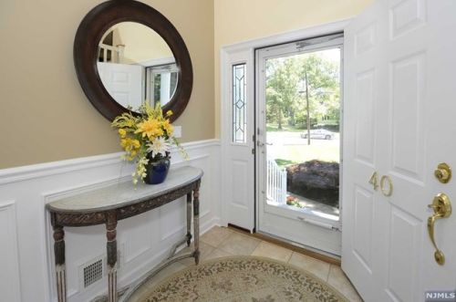 40 Carol Ct, Ridgewood, NJ 07452-2317