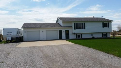 10163 Riveredge Ln, Marshfield, WI 54449-8728