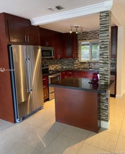 924 30th Rd, Hollywood FL  33021-5501 exterior