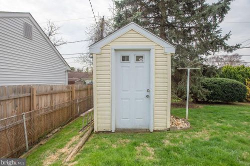 2511 Dean Dr, Wilmington DE  19808-3313 exterior