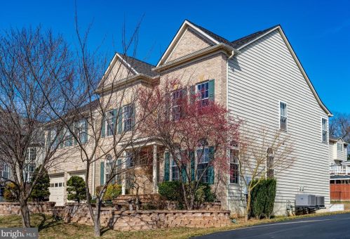 7125 Ayers Meadow Ln, Springfield, VA 22150-4917
