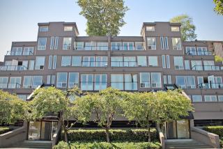 2111 Westlake Ave, Seattle WA  98109-2436 exterior