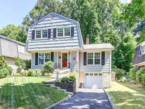 9 Richmond Pl, Huntington Station, NY 11746-1340