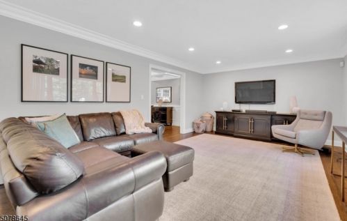 4 Fawn Ln, Martinsville NJ  08836-2368 exterior