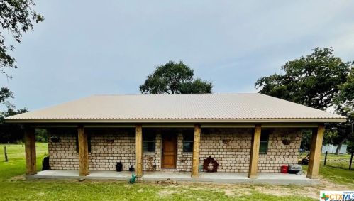 1400 County Road 126, Edna, TX 77957-5015