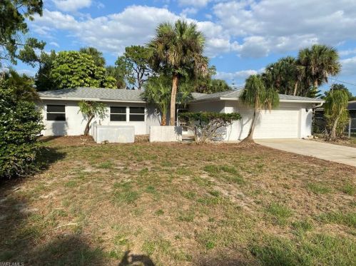 202 Lake Ave, Lehigh Acres, FL 33936-1437