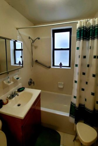 527 34th St, Union City, NJ 07087-3931